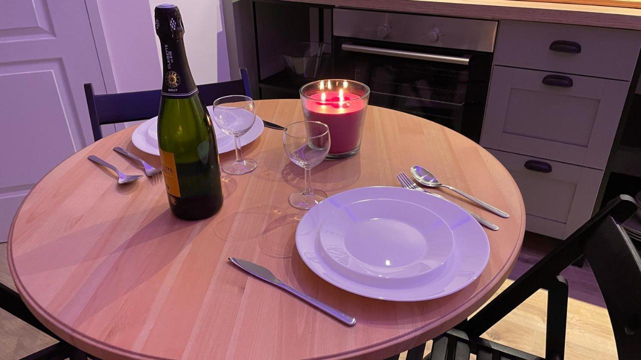 Mille Et Une Nuit, Appartement Classe 3 Etoiles En Rdc Avec Exterieur Et Parking Dole Kültér fotó